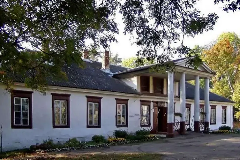 2-сядзібны-дом-дзе-месціўся-дзіцячы-садок-і-школа-768x512.jpg 2-сядзібны-дом-дзе-месціўся-дзіцячы-садок-і-школа-768x512.jpg