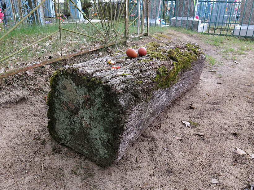 Яйкі на надмагіллі Яйкі на надмагіллі