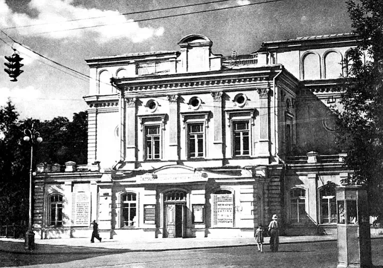 Zdanie-teatra-1-768x538.jpg Zdanie-teatra-1-768x538.jpg