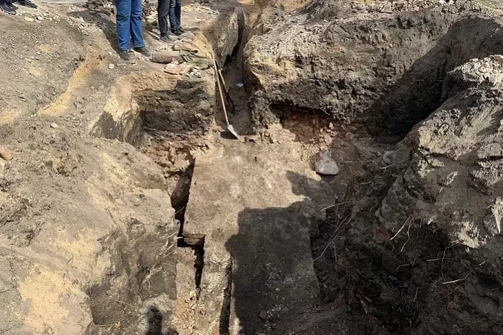 Sciana carkvy XII stahoddzia ŭ raskopie na terytoryi Novaha zamka