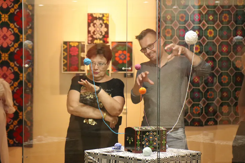 vystava-poscilak-04.jpg Наведнікі выставы посцілак у Гомельскім палацава-паркавым ансамблі