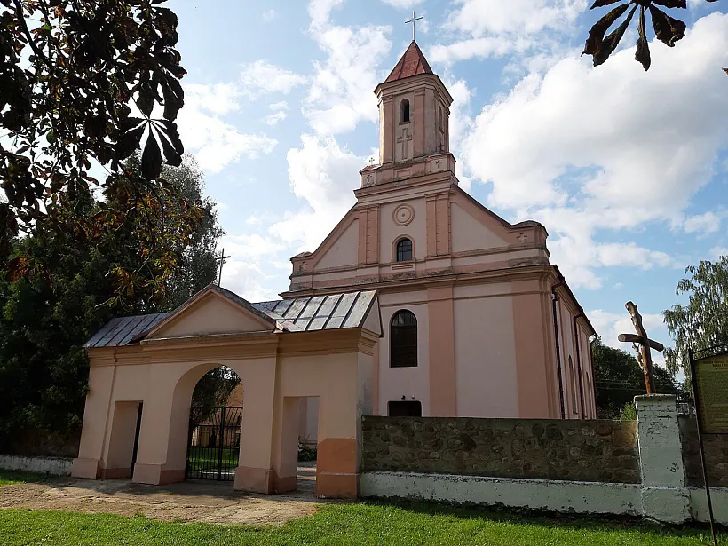 Kolišniaja niamieckaja kircha u miastečku Izabielin na Vaŭkavyščynie Kolišniaja niamieckaja kircha u miastečku Izabielin na Vaŭkavyščynie