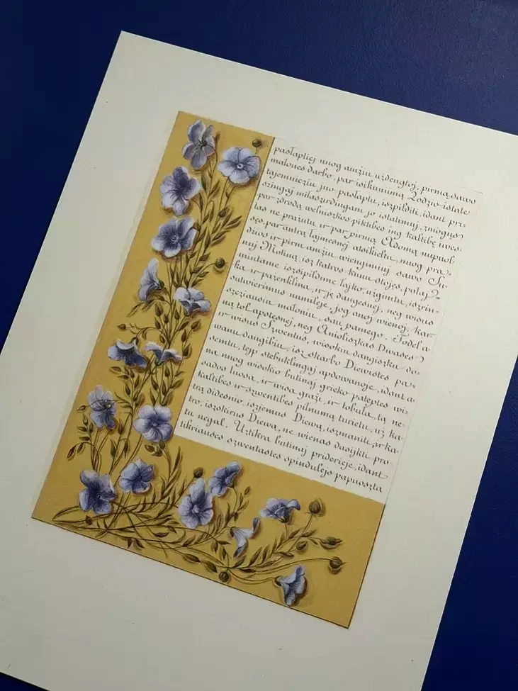 Litoŭskamoŭnaja viersija ŭpryhožana maliunkami roznych raslin i kvietak