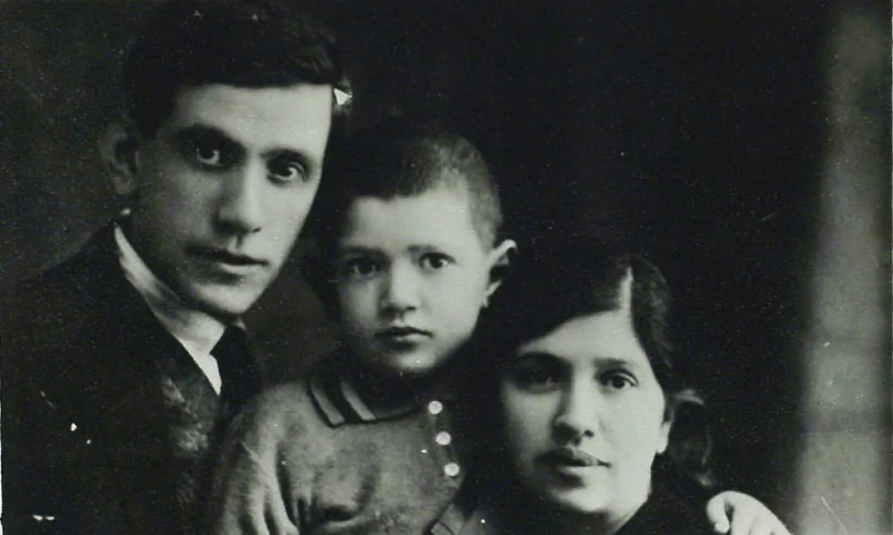 3) Мойшэ Кульбак з жонкай и сынам.jpg