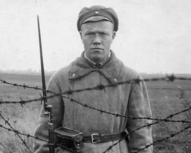 Žaŭnier na abaronie Raja na Ziamli