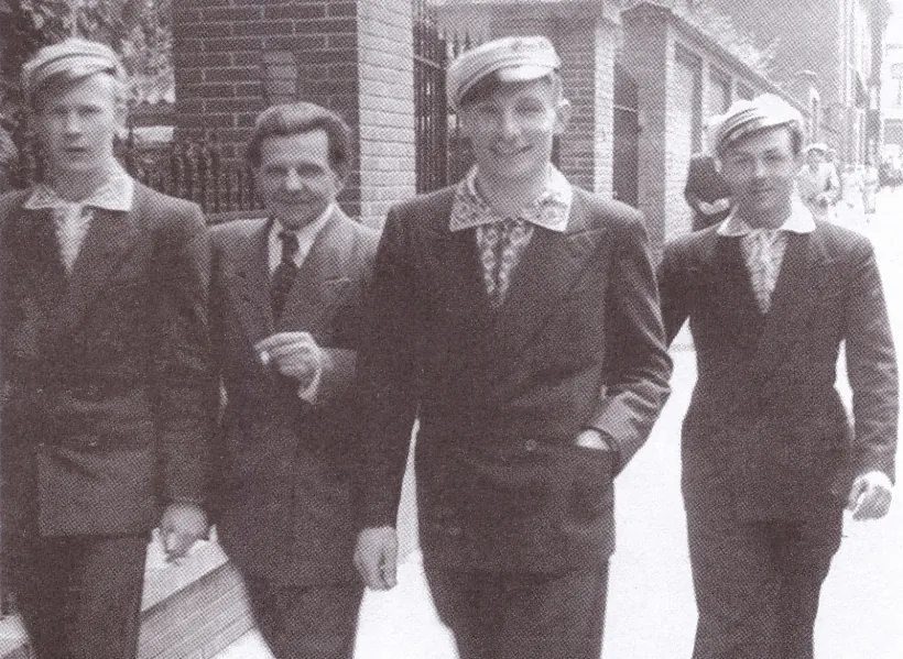 Ravienski i studenty 1951.jpg