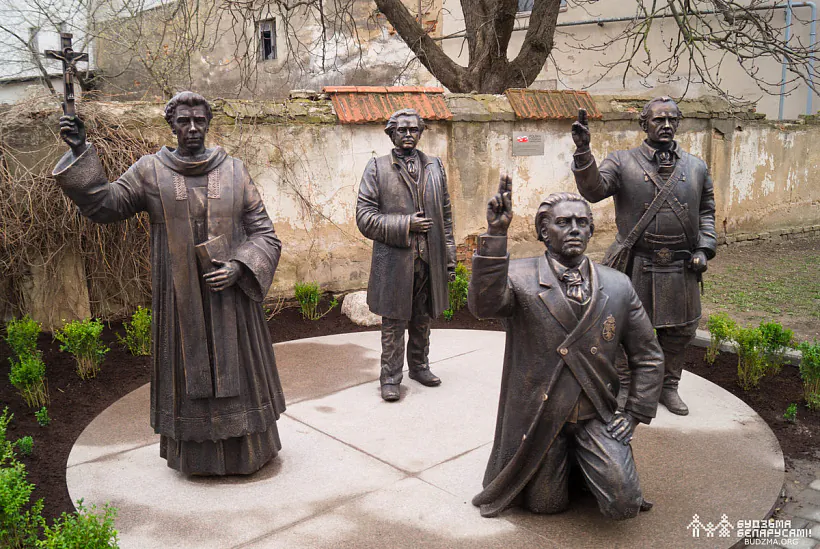 Pomnik Kastusiu Kalinoŭskamu i jahonym papliečnikam