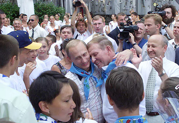 Кучма і Пуцін у Артэку, 2001.jpg