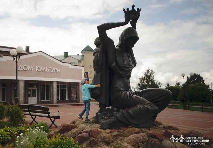 Pomnik Rahniedzie i Iziaslavu