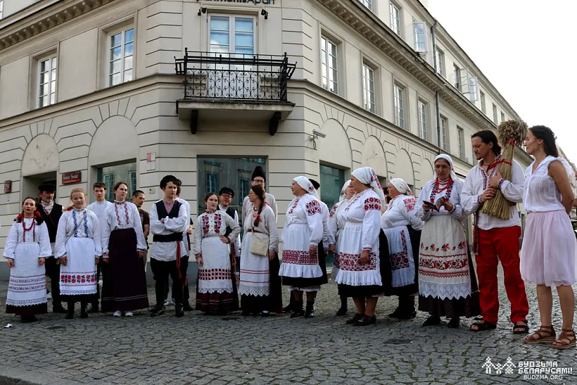 удзельнікі прэзентацыі ў Варшаве
