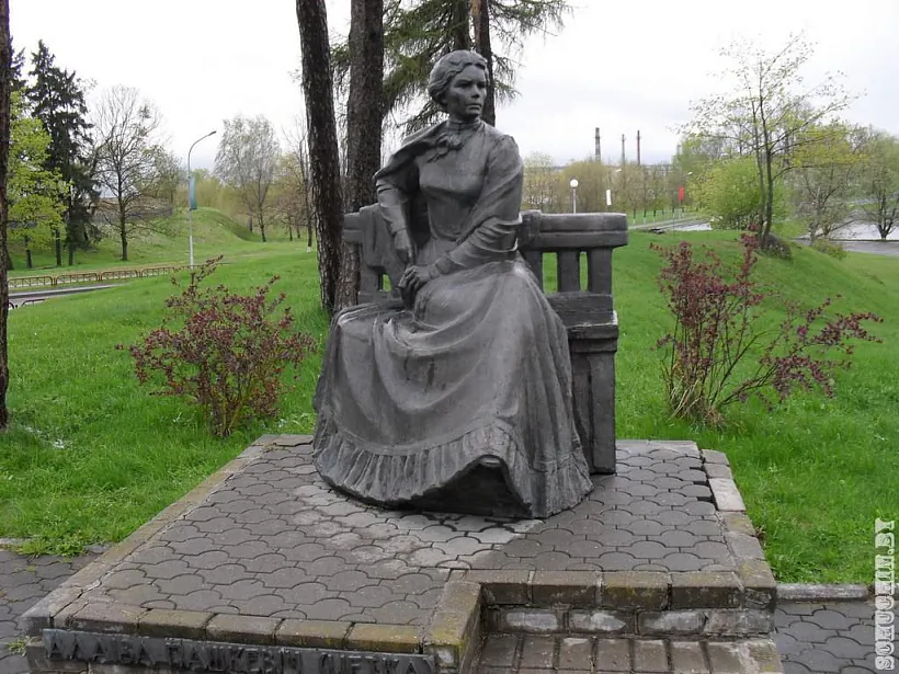 Помнік Цётцы ў Шчучыне.jpg Помнік Цётцы ў Шчучыне.jpg