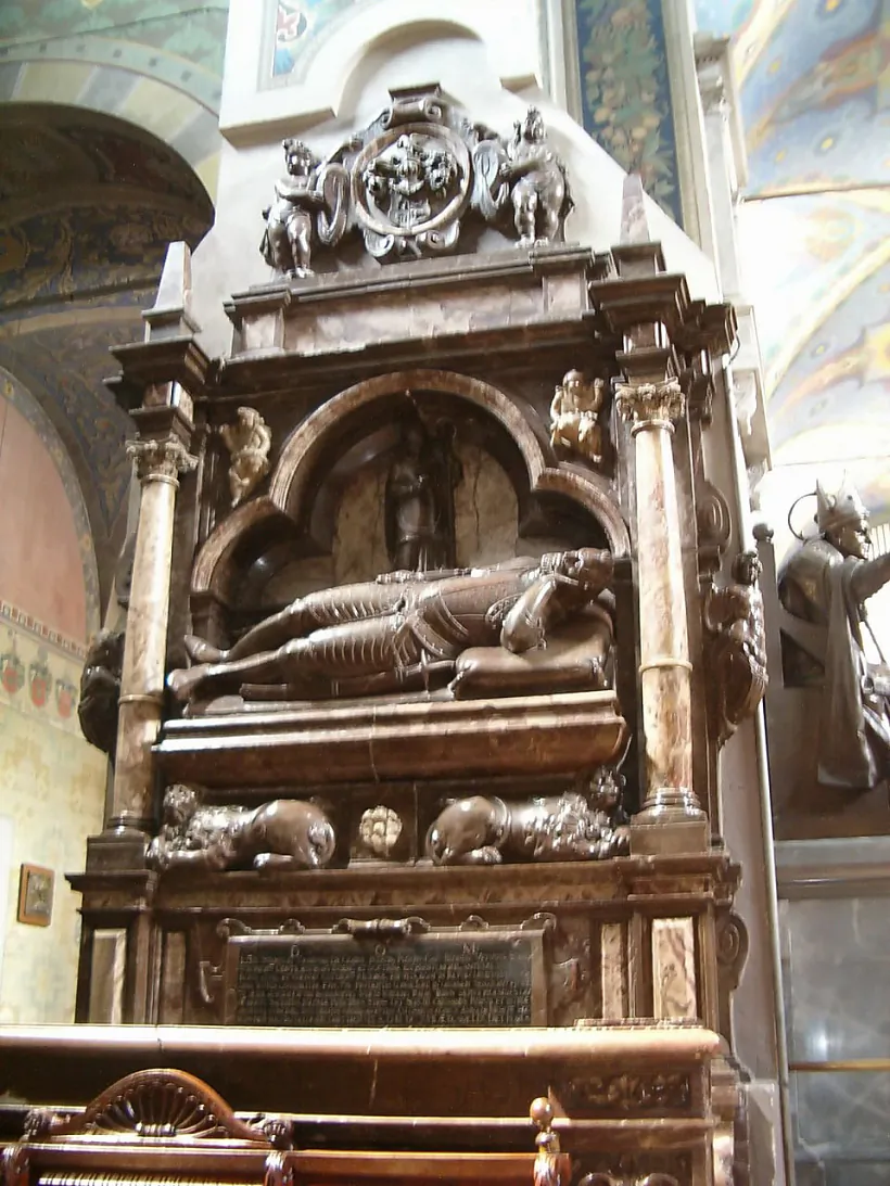 Nadmahillie Stanislava Krasinskaha ŭ kafiedraĺnym kasciolie h.Plocka (kalia 1617 h.) Nadmahillie Stanislava Krasinskaha ŭ kafiedraĺnym kasciolie h.Plocka (kalia 1617 h.)