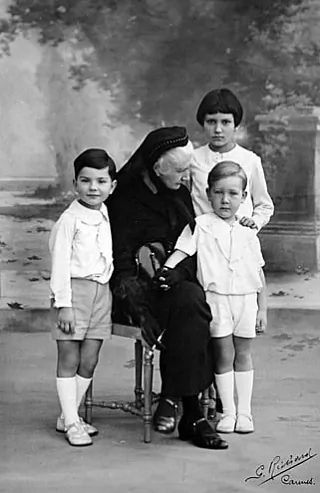 Mahdaliena Radzivil siarod dziaciej Mahdaliena Radzivil siarod dziaciej