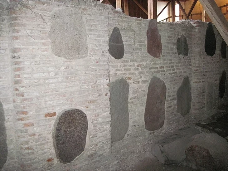 Scieny Nižniaj carkvy na Starym zamku