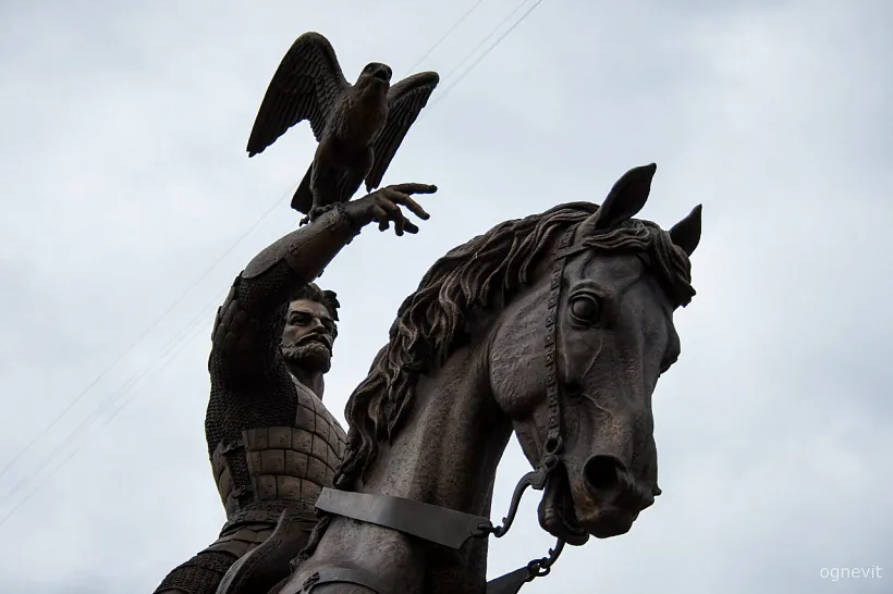 JLL_fEGRgF0.jpg JLL_fEGRgF0.jpg