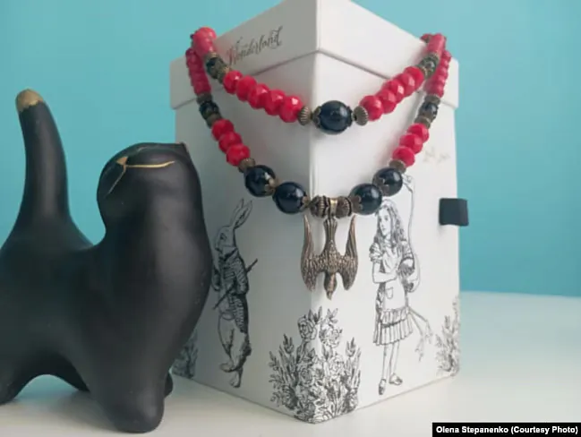 Manisty Alieny Ściepanienki dlia pieramohi