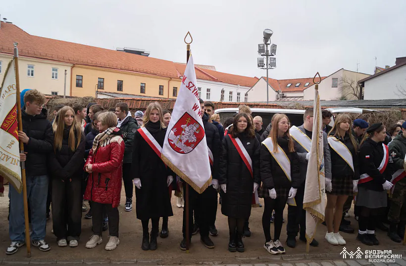 Pomnik Kastusiu Kalinoŭskamu i jahonym papliečnikam Pomnik Kastusiu Kalinoŭskamu i jahonym papliečnikam