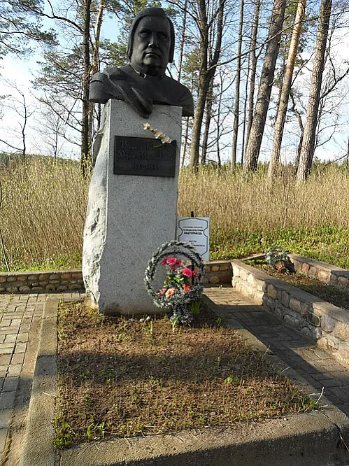 09-pomnik.jpg 09-pomnik.jpg