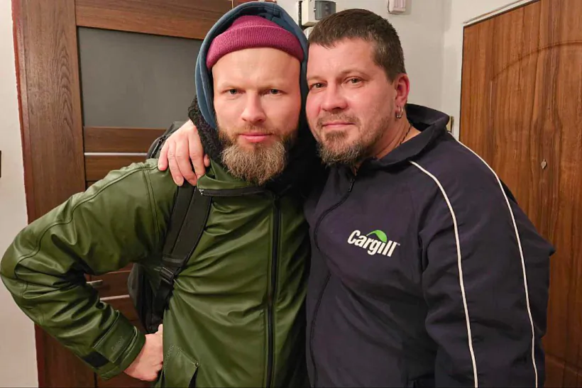 03 Aleś Dzianisaŭ z muzykantam Siarhiejem Bašyłkievičam.png 03 Aleś Dzianisaŭ z muzykantam Siarhiejem Bašyłkievičam.png