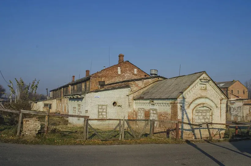 Adzin z budynkaŭ brovara pa vul. Čyžeŭskich, 17 da rekanstrukcyi Adzin z budynkaŭ brovara pa vul. Čyžeŭskich, 17 da rekanstrukcyi