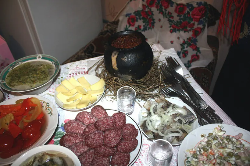 Каляда — гаршчок з куццёй у сене у в. Восава, Салігорскі р. 13 студзеня 2013 г. 