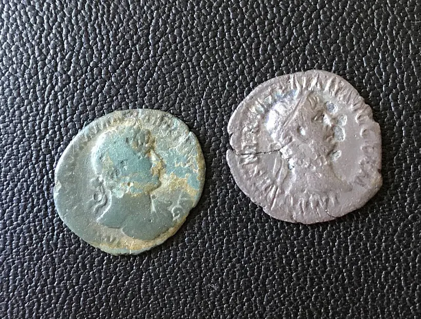 Дэнарыі Адрыяна і Траяна з Берасцейшчыны(злева - ''лімес'', справа - звычайны срэбраны).jpg Дэнарыі Адрыяна і Траяна з Берасцейшчыны(злева - ''лімес'', справа - звычайны срэбраны).jpg