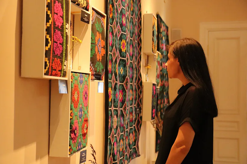 vystava-poscilak-08.jpg На выставе выста посцілак у Гомельскім палацава-паркавым ансамблі