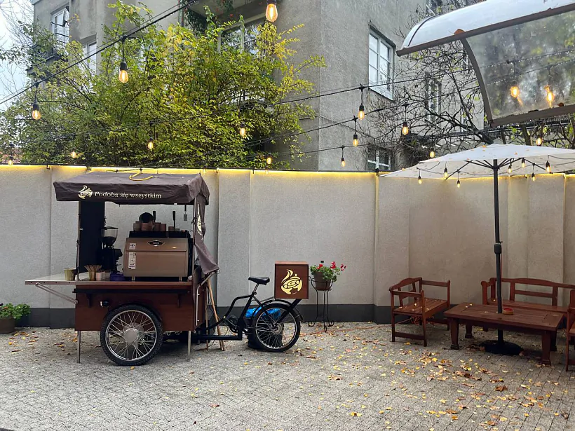 Unutrany dvor Bielaruskaha moladzievaha chaba Unutrany dvor Bielaruskaha moladzievaha chaba