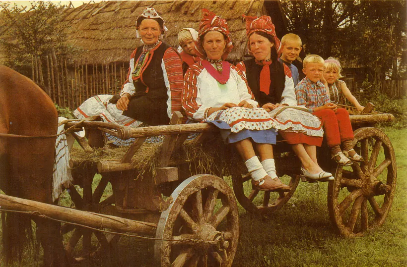 Sialianie ŭ tradycyjnym adzienni