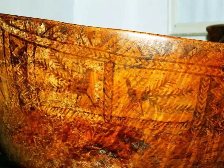 Zahadkavyja simvały z salarnymi znakami na kaŭšy-bracinie