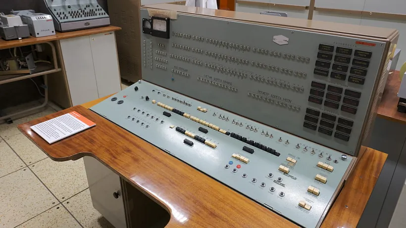 mal_7a_Minsk-22_control_panel.jpeg mal_7a_Minsk-22_control_panel.jpeg