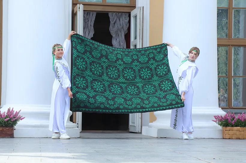 vystava-poscilak-02.jpg Адкрыццё выставы посцілак у Палацы Румянцавых і Паскевічаў у Гомелі