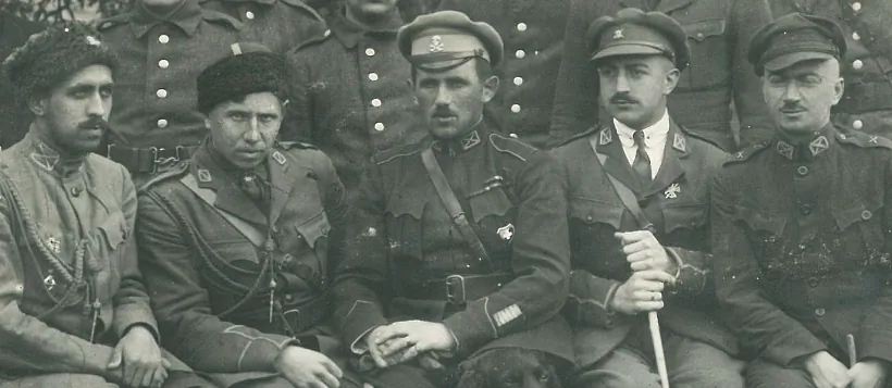 Балаховіч са сваімі хлопцамі падчас Грамадзянскай вайны (2).jpg Балаховіч са сваімі хлопцамі падчас Грамадзянскай вайны (2).jpg