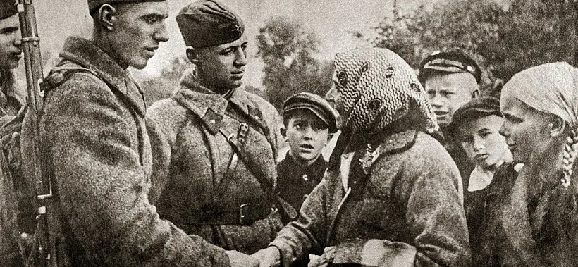 Народ Заходняй Беларусі сустракае Чырвоную армію (1).jpg