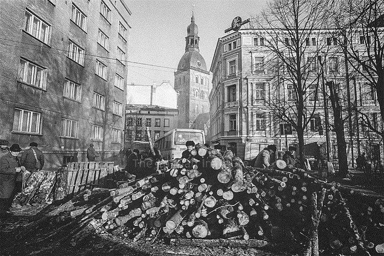Пратэстоўцы і барыкады ў Рызе ў 1991-м (2).jpg Пратэстоўцы і барыкады ў Рызе ў 1991-м (2).jpg