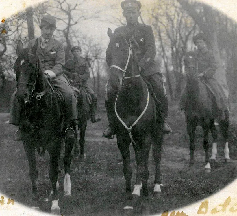 Балаховіч разам з другой жонкай - нямецкай баранэсай.jpg Балаховіч разам з другой жонкай - нямецкай баранэсай.jpg