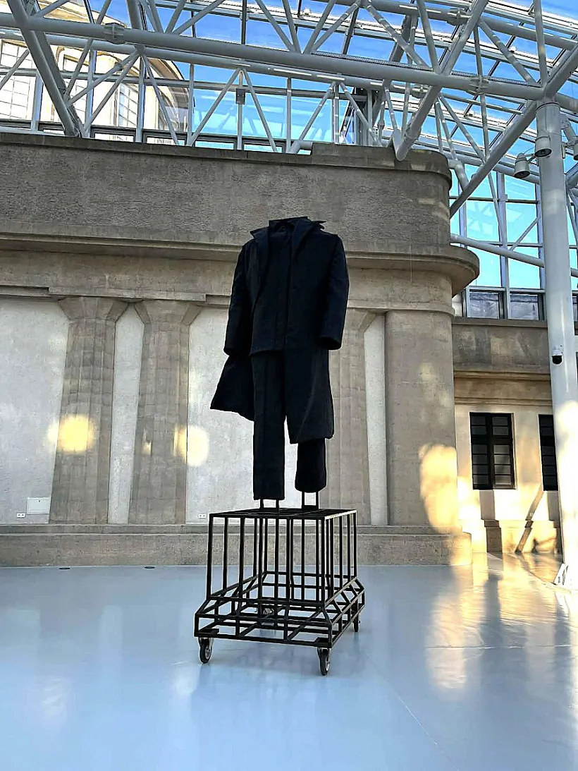 Skulptura «Pryvid» Ały Savaševič Skulptura «Pryvid» Ały Savaševič