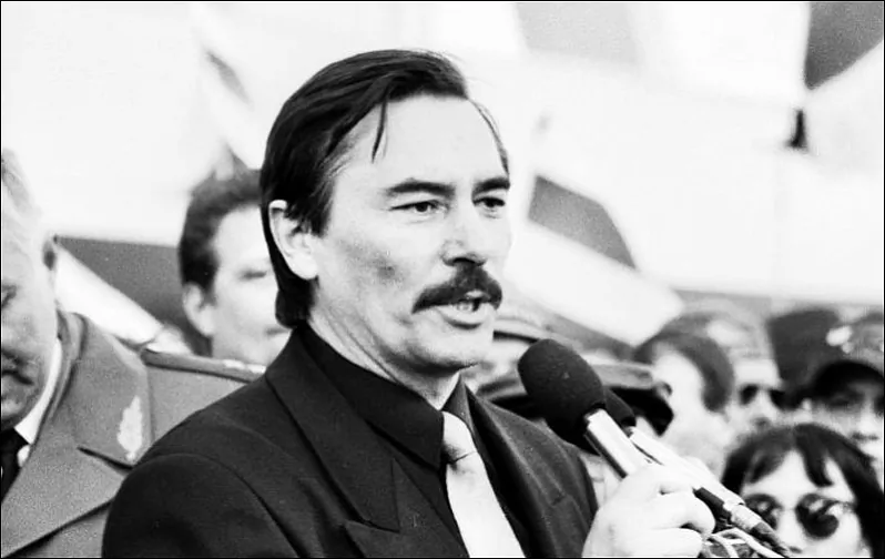 Юрый Захаранка на мітынгу апазіцыі ў другой палове 1990-х (2).jpg Юрый Захаранка на мітынгу апазіцыі ў другой палове 1990-х (2).jpg