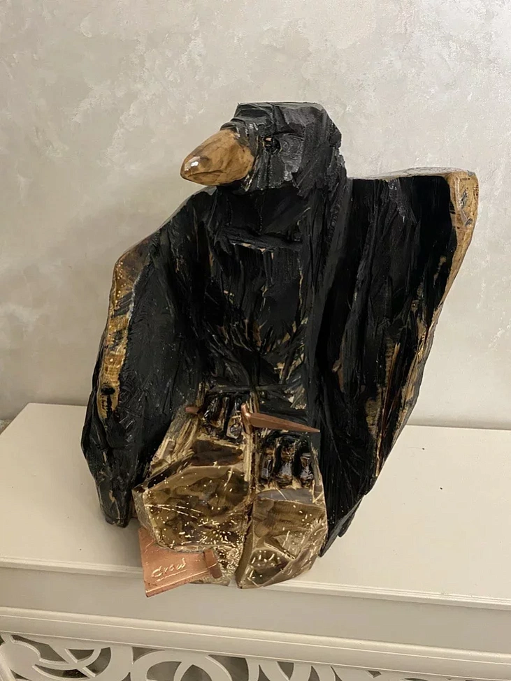 Illia Hičan. Crow. Illia Hičan. Crow.