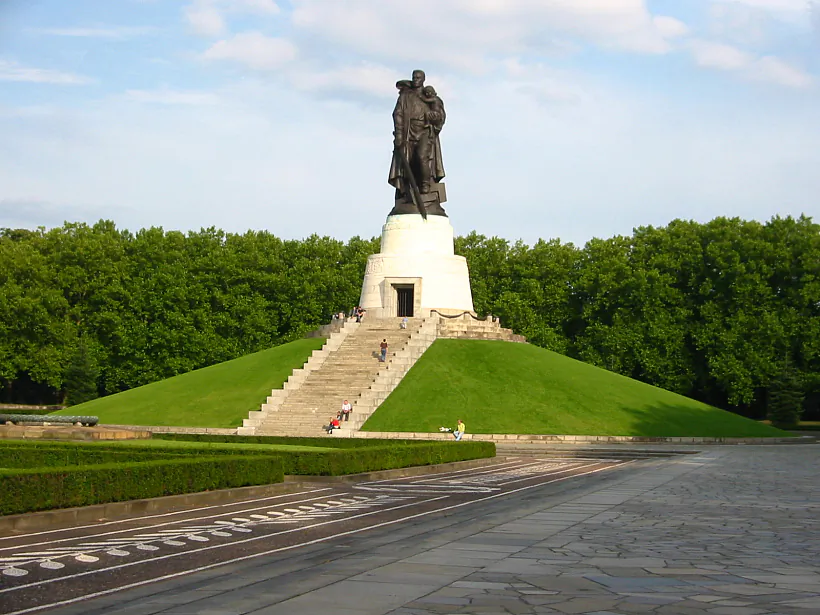03Berlin_Treptow_Ehrenmal_07.jpg 03Berlin_Treptow_Ehrenmal_07.jpg