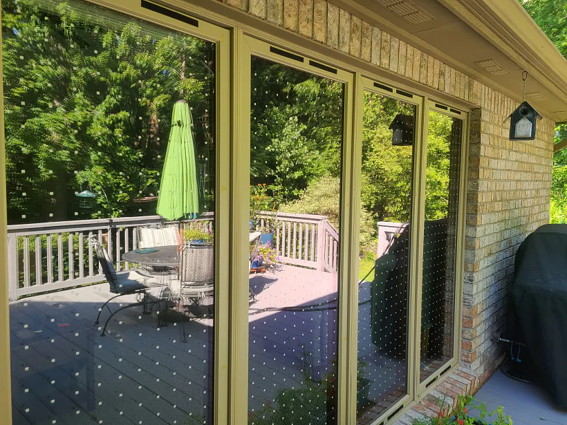 Налепкі для птушынай бяспекі. Фота featherfriendly.com.jpg Налепкі для птушынай бяспекі. Фота featherfriendly.com.jpg