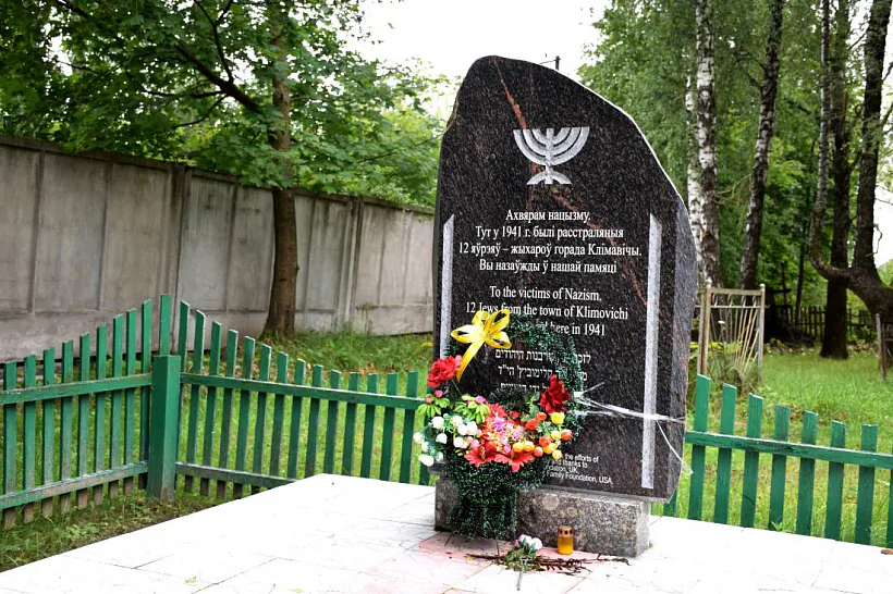 pomnik_halakostu Помнік ахвярам Халакосту на яўрэйскіх могілках у Клімавічах.