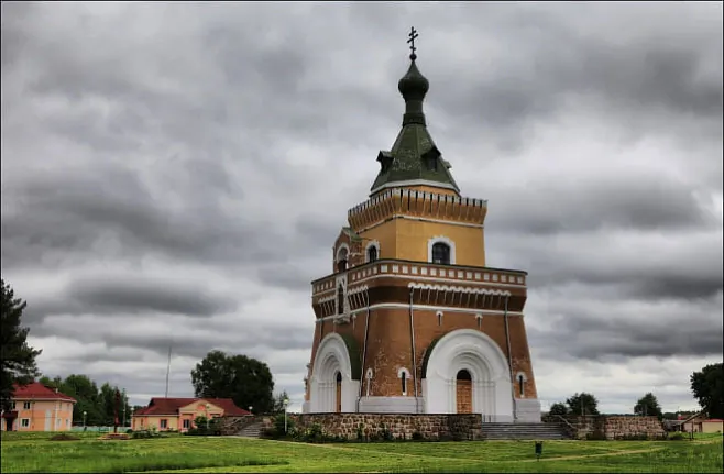 Sviata-Pietrapaŭłaŭskaja miemaryjalnaja kaplica-chram u vioscy Lasnaja pad Słaŭharadam Sviata-Pietrapaŭłaŭskaja miemaryjalnaja kaplica-chram u vioscy Lasnaja pad Słaŭharadam