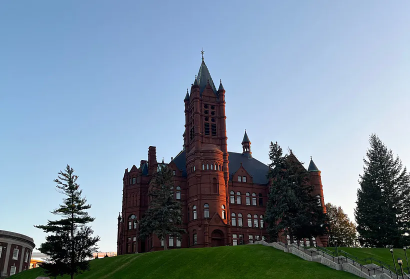 Haloŭny korpus Sirakuzskaha ŭniviersiteta Haloŭny korpus Sirakuzskaha ŭniviersiteta