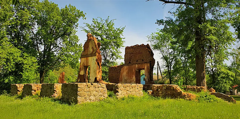 07-resztki_siadziby.jpg