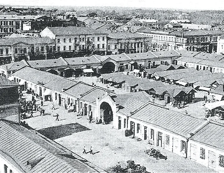 Vyhliad haloŭnaj homieĺskaj ploščy ŭ ХІХ st. Vyhliad haloŭnaj homieĺskaj ploščy ŭ ХІХ st.