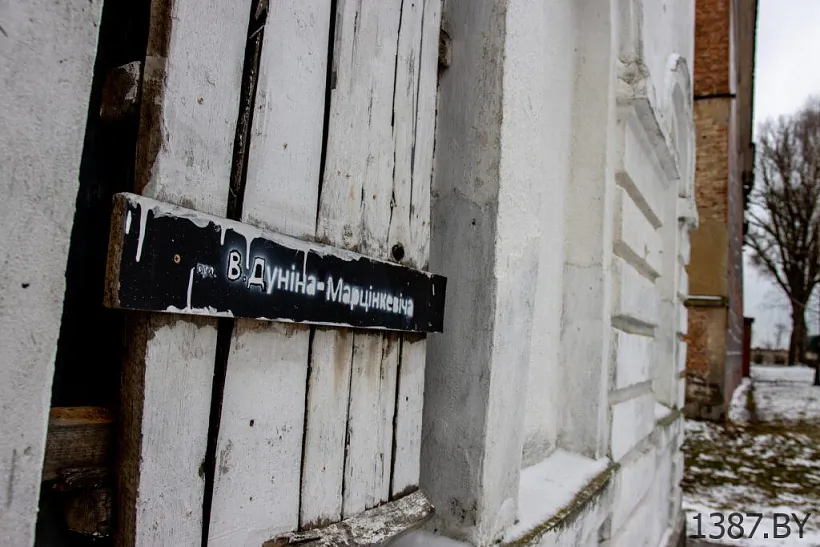 Šyĺda na vulicy im.V.Dunin-Marcinkieviča ŭ Babrujsku Šyĺda na vulicy im.V.Dunin-Marcinkieviča ŭ Babrujsku