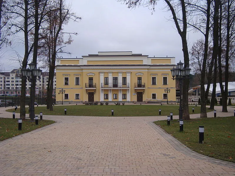02Manor_of_Wankowicz_family_in_Minsk_-_2013_AD.JPG