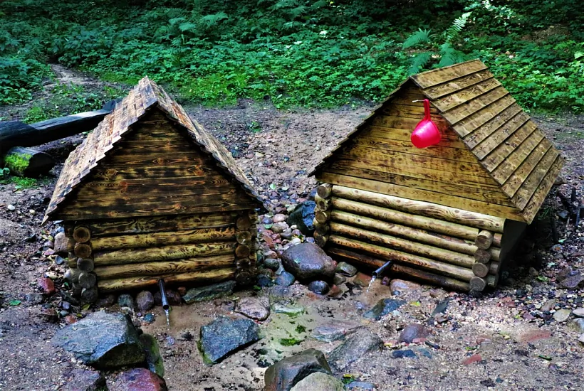 Krynicy z žyvoj i miortvaj vadoj Krynicy z žyvoj i miortvaj vadoj