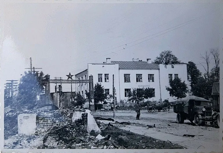 Vyhliad pierabudavanaj dvuchpaviarchovaj pliabanii na niamieckim zdymku 21 žniŭnia 1941 hoda Vyhliad pierabudavanaj dvuchpaviarchovaj pliabanii na niamieckim zdymku 21 žniŭnia 1941 hoda